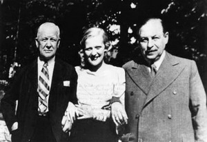Ein Photo von Seltenheitswert befindet sich im Museum und zeigt Kalman gemeinsam mit Martha Eggerth und Franz Lehar.
